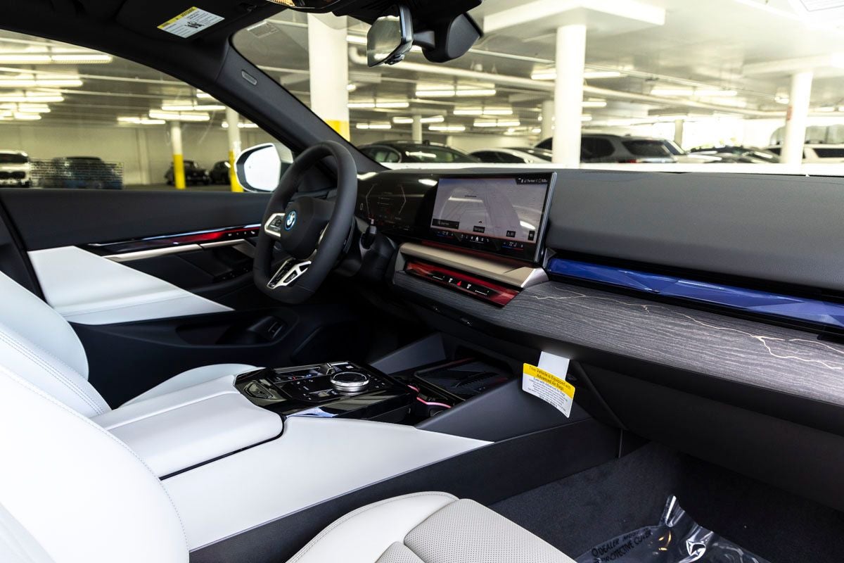 2026 BMW 5 Series 550e xDrive