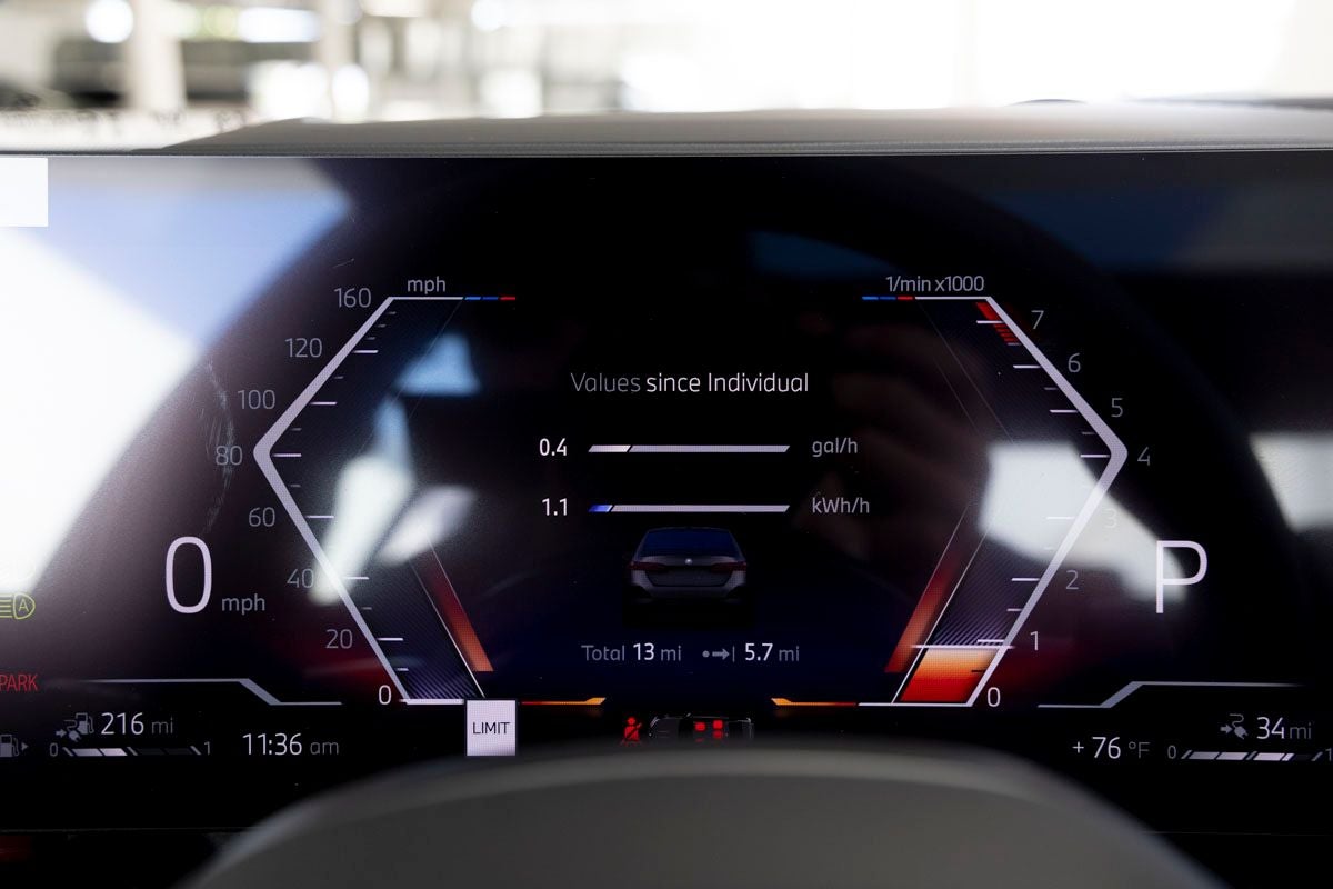 2026 BMW 550e 550e xDrive