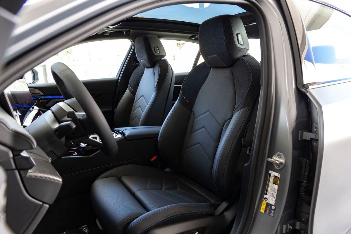 2026 BMW 550e 550e xDrive