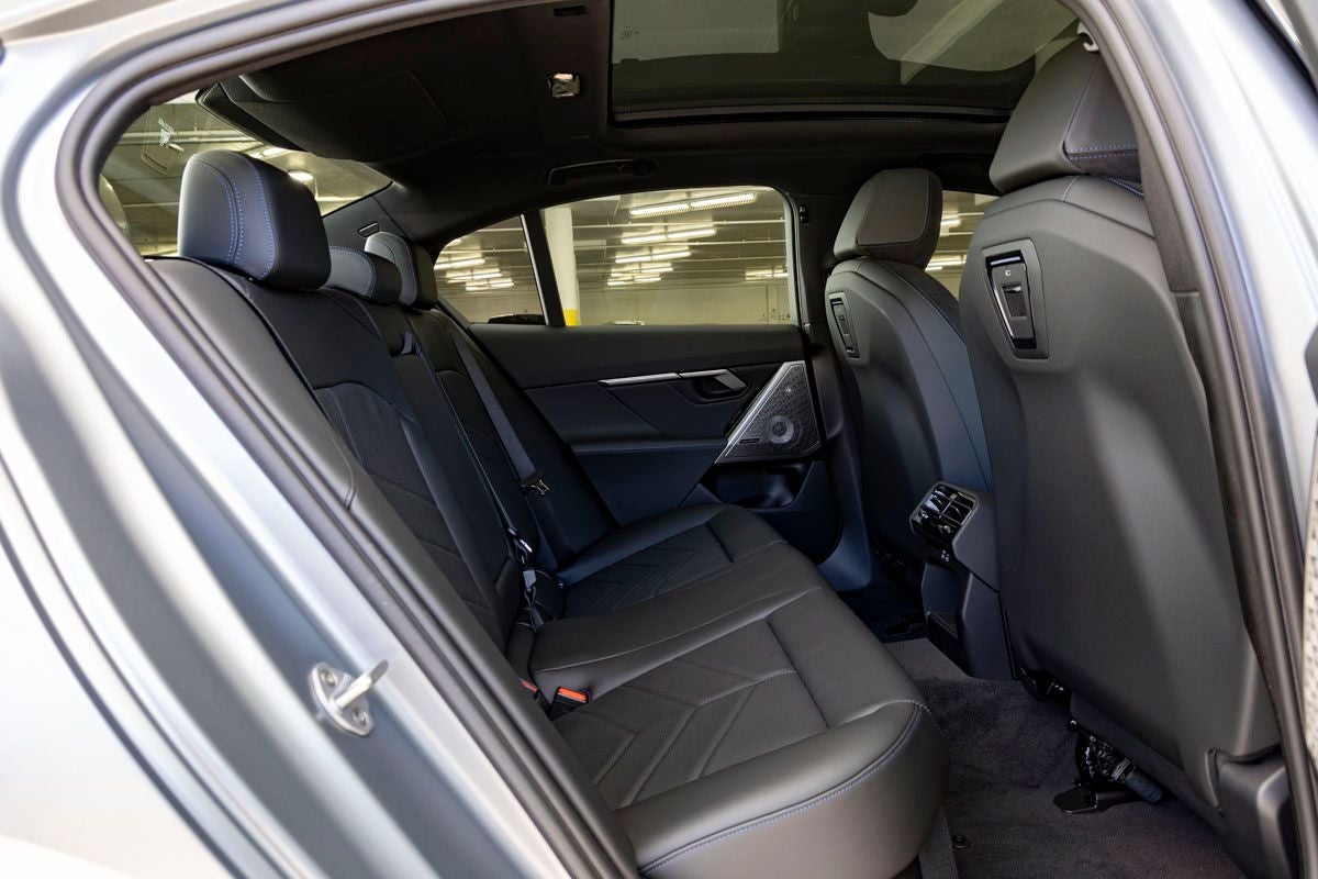 2026 BMW 550e 550e xDrive