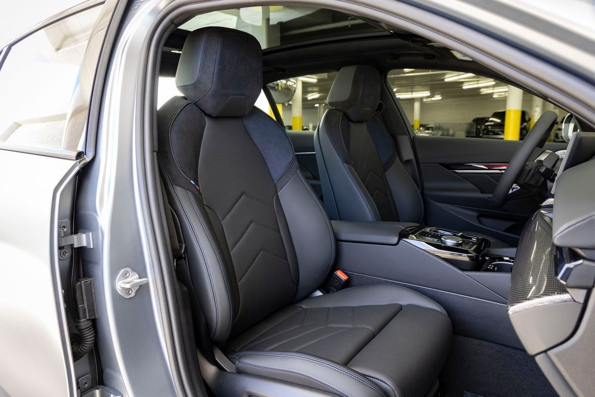 2026 BMW 550e 550e xDrive