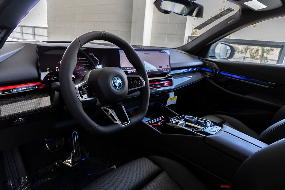 2027 BMW 550e Base