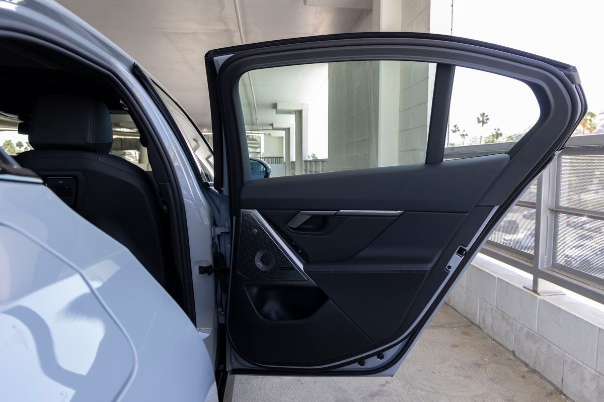 2027 BMW 550e Base