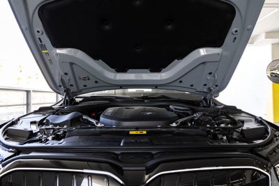 2027 BMW 550e Base