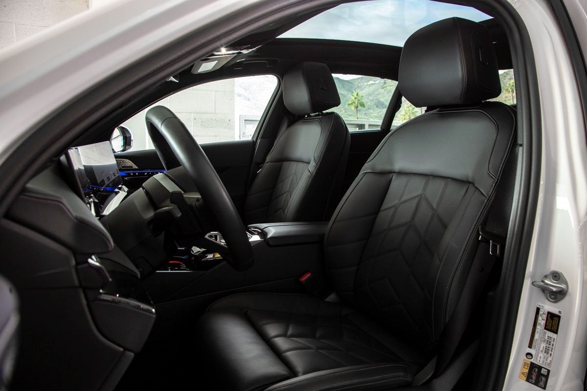 2025 BMW 550e xDrive 550e xDrive