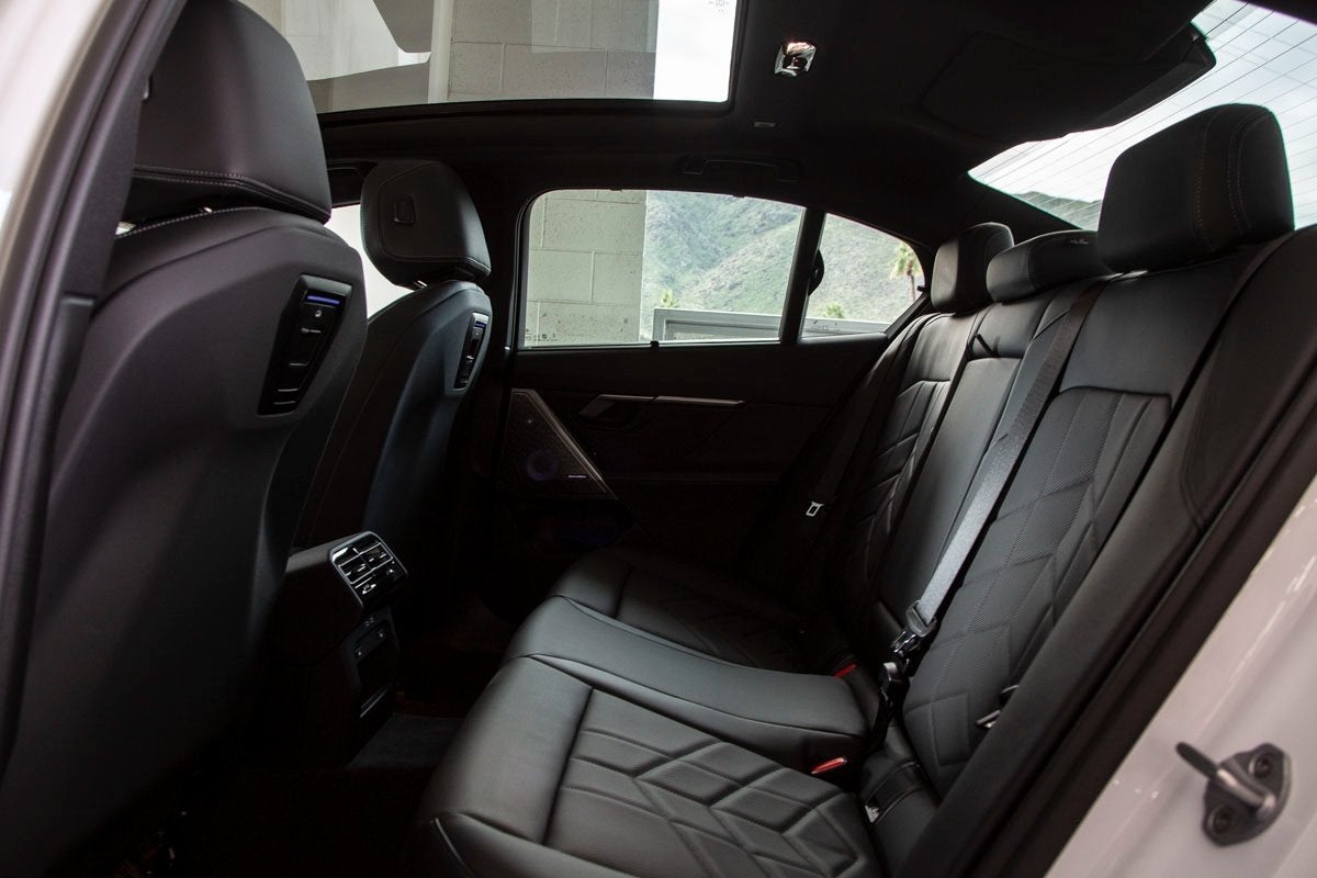 2025 BMW 550e xDrive 550e xDrive