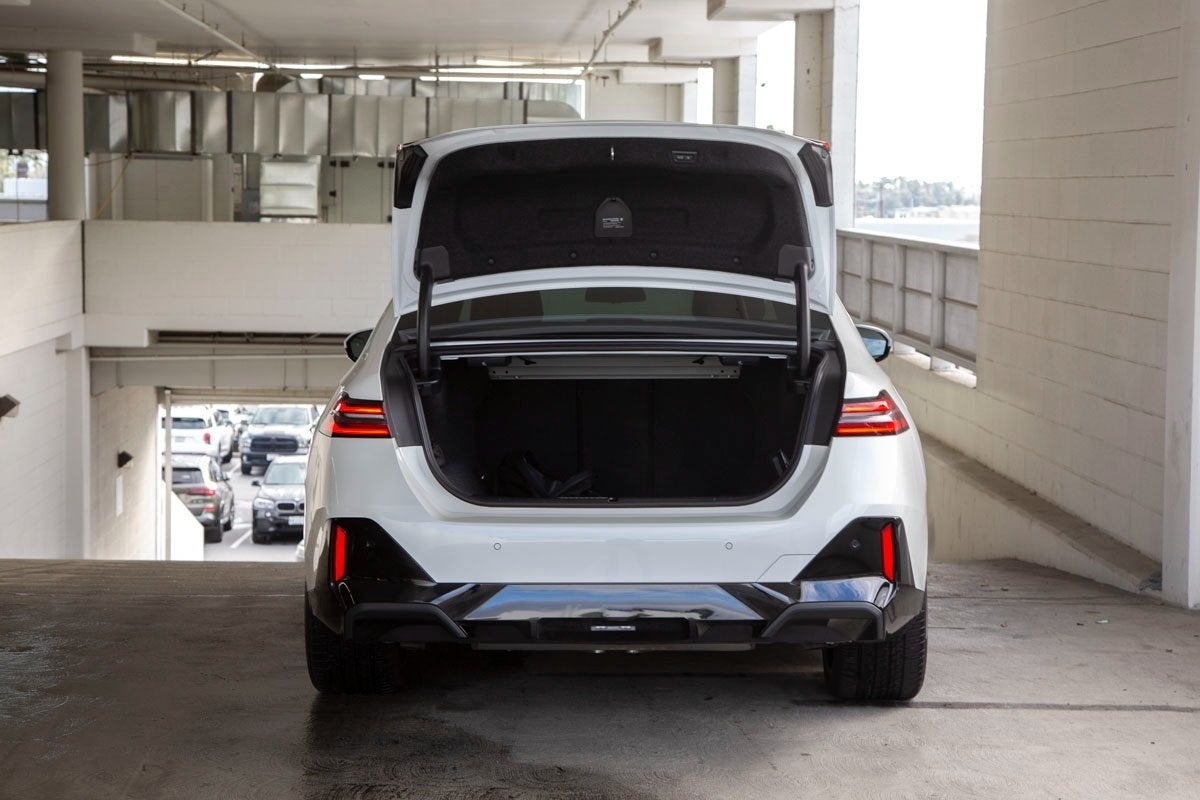 2025 BMW 550e xDrive 550e xDrive