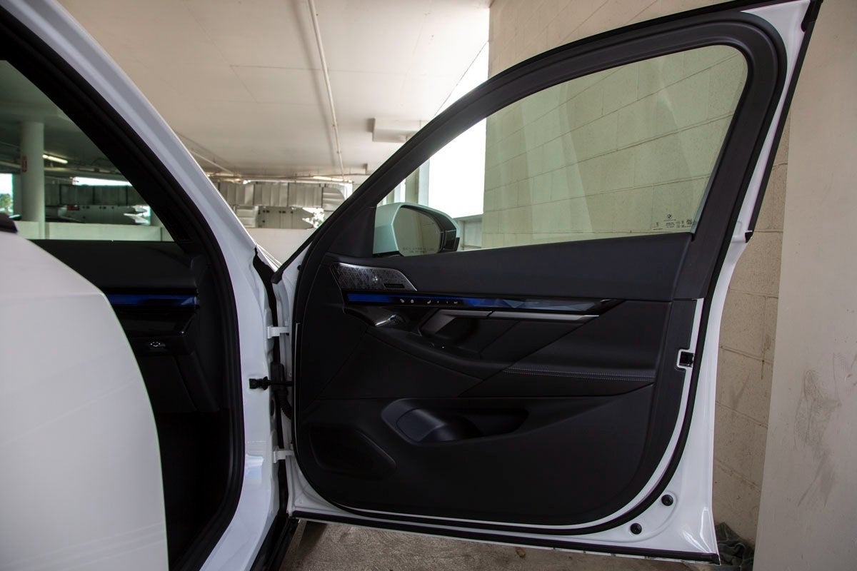 2025 BMW 550e xDrive 550e xDrive