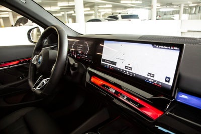 2025 BMW 550e xDrive 550e xDrive