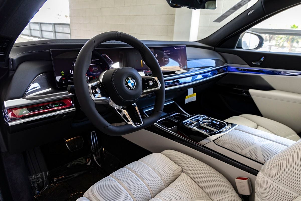 2026 BMW 740i 740i