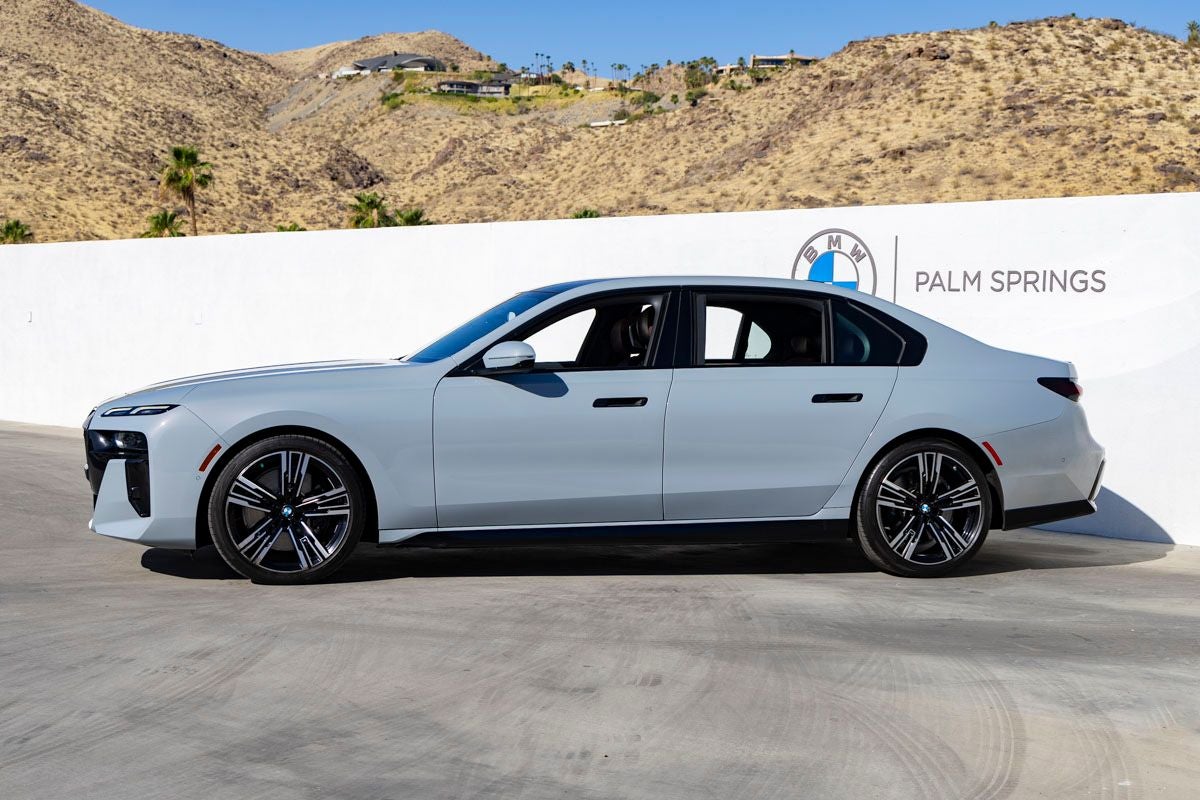 2023 BMW 740i 740i