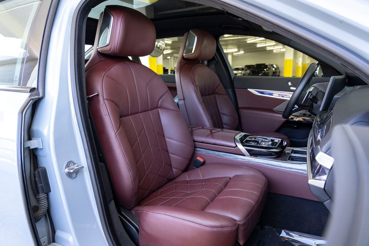 2023 BMW 740i 740i