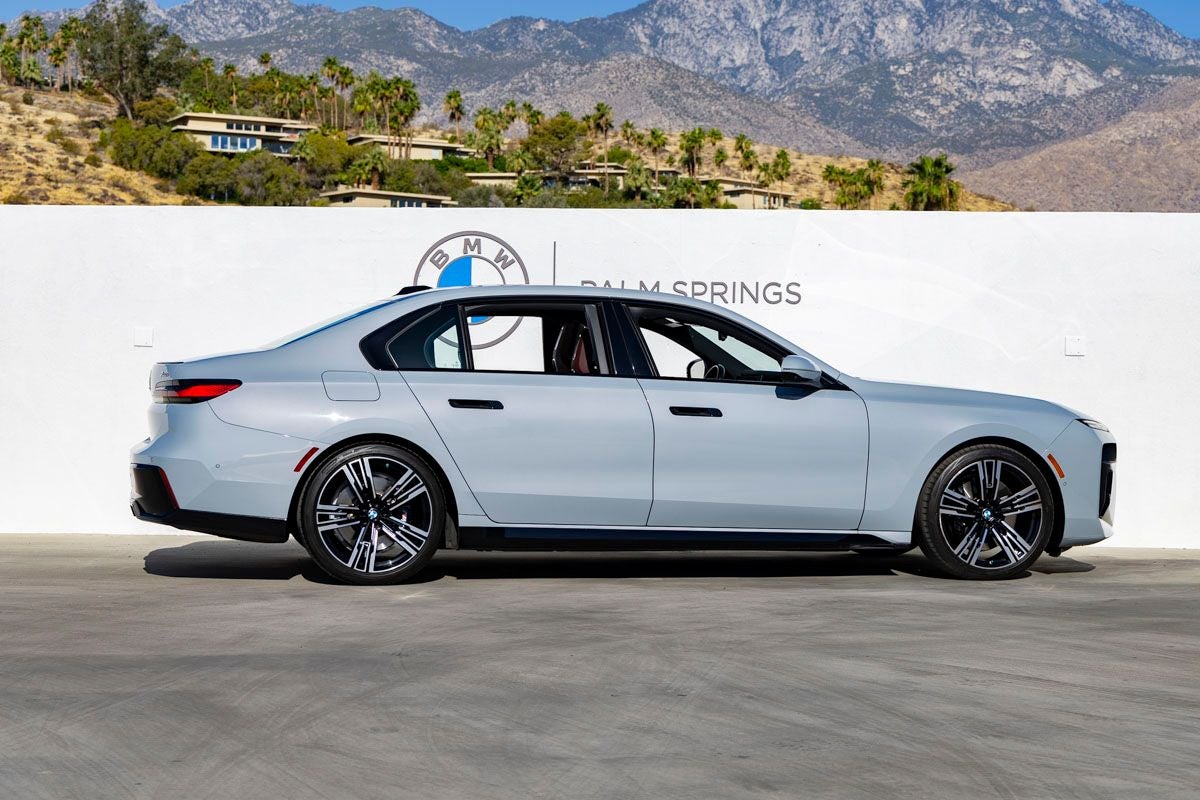 2023 BMW 740i 740i