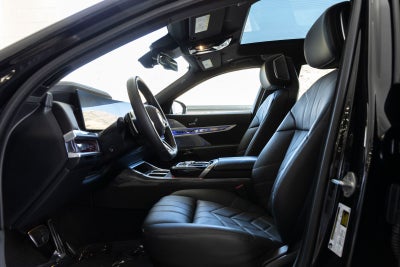 2025 BMW 740i 740i