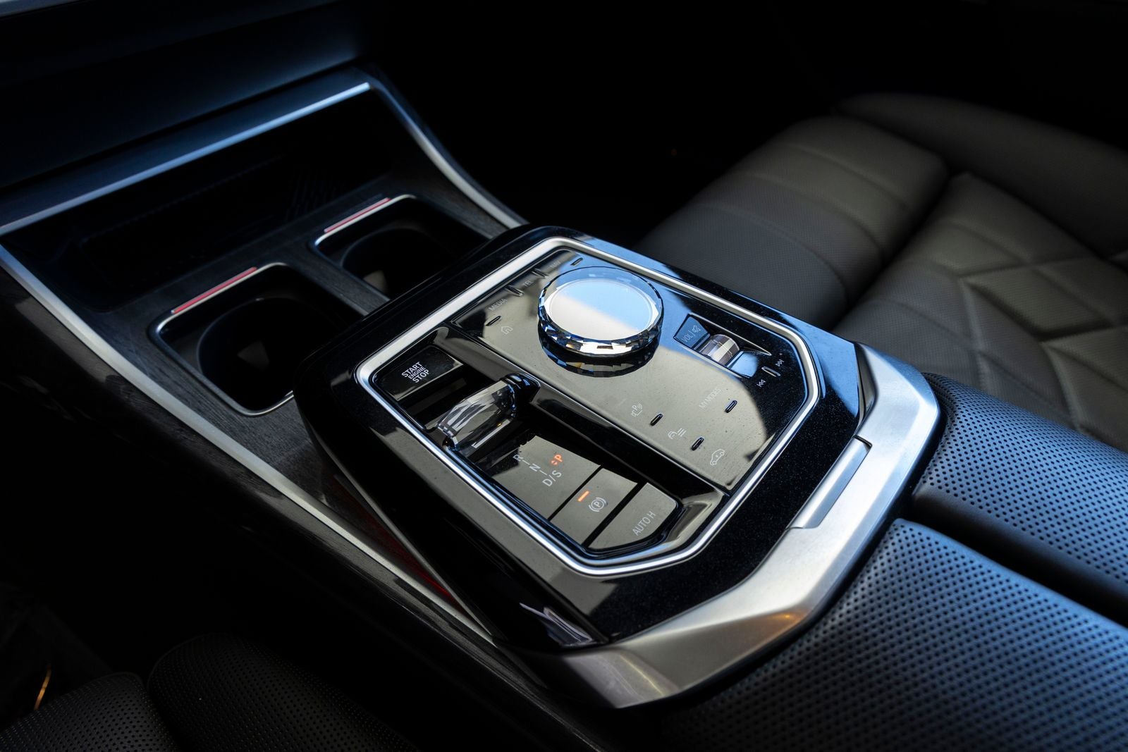 2025 BMW 740i 740i