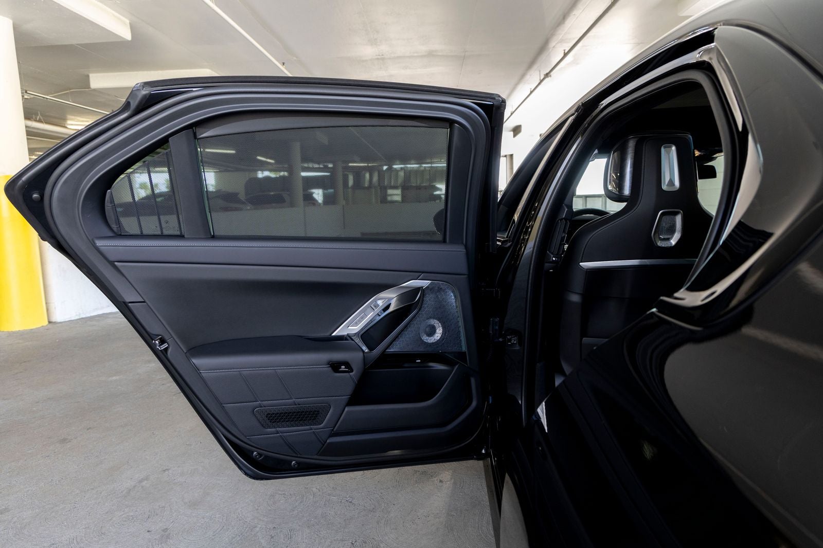 2025 BMW 740i 740i