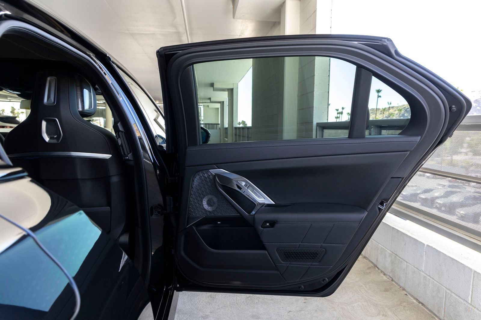 2025 BMW 740i 740i