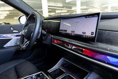 2025 BMW 740i 740i