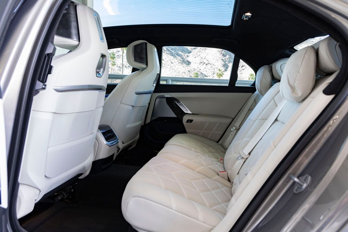 2025 BMW 760i 760i xDrive