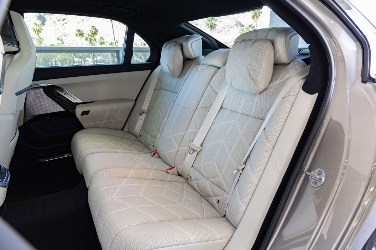 2025 BMW 760i 760i xDrive