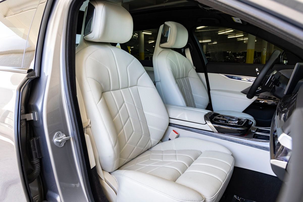 2025 BMW 760i 760i xDrive