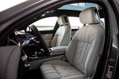 2025 BMW 760i 760i xDrive