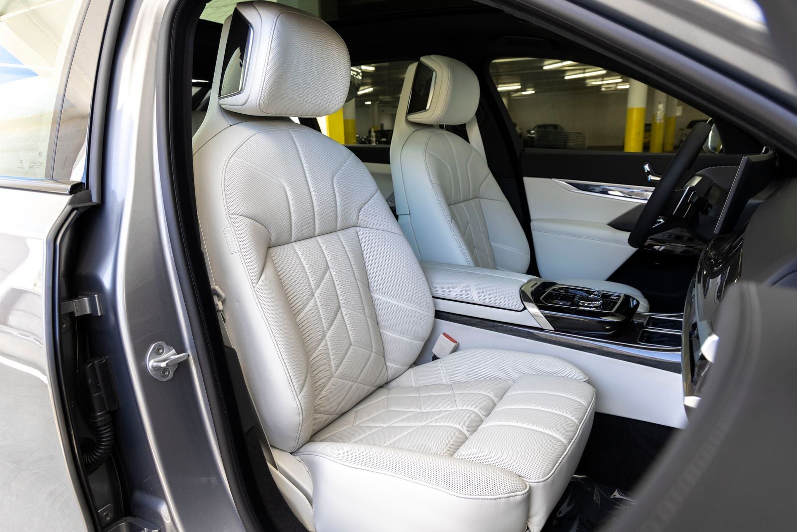 2026 BMW 7 Series 750e xDrive