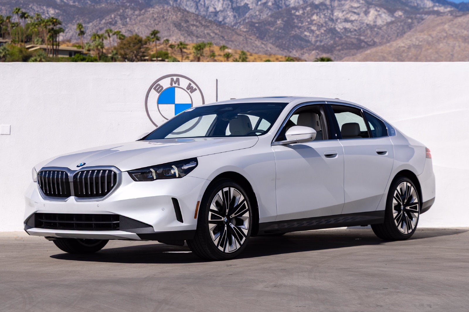 2027 BMW 530i 530i