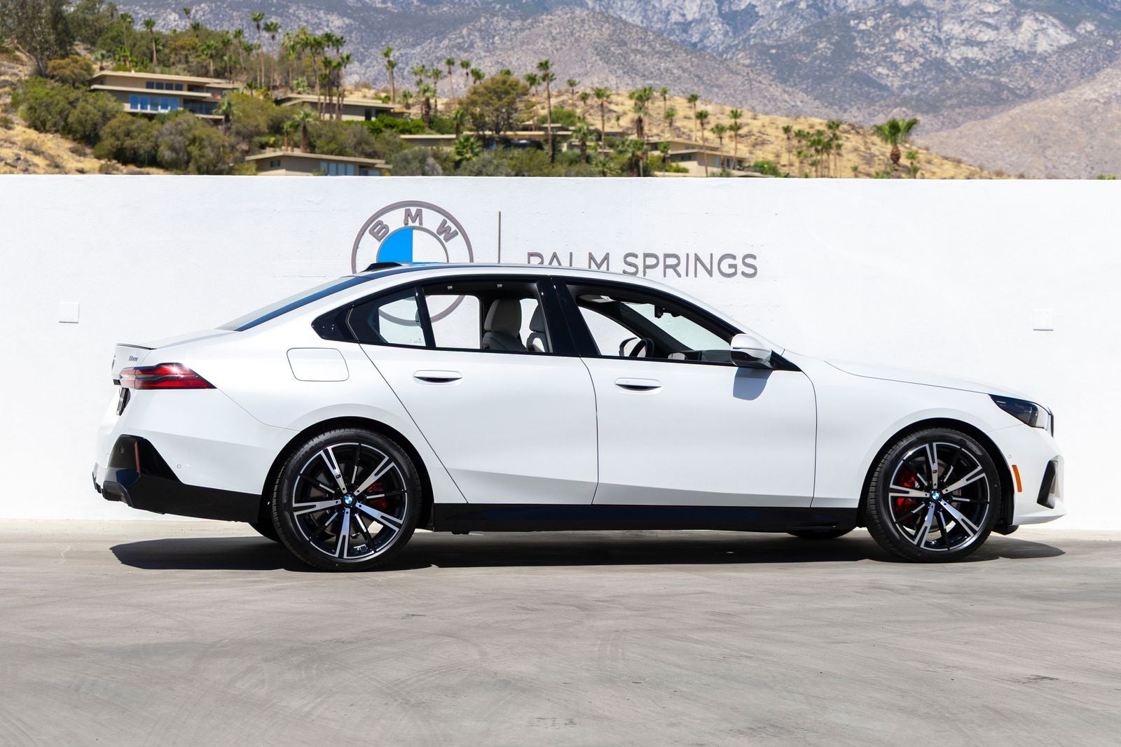 2027 BMW 530i 530i