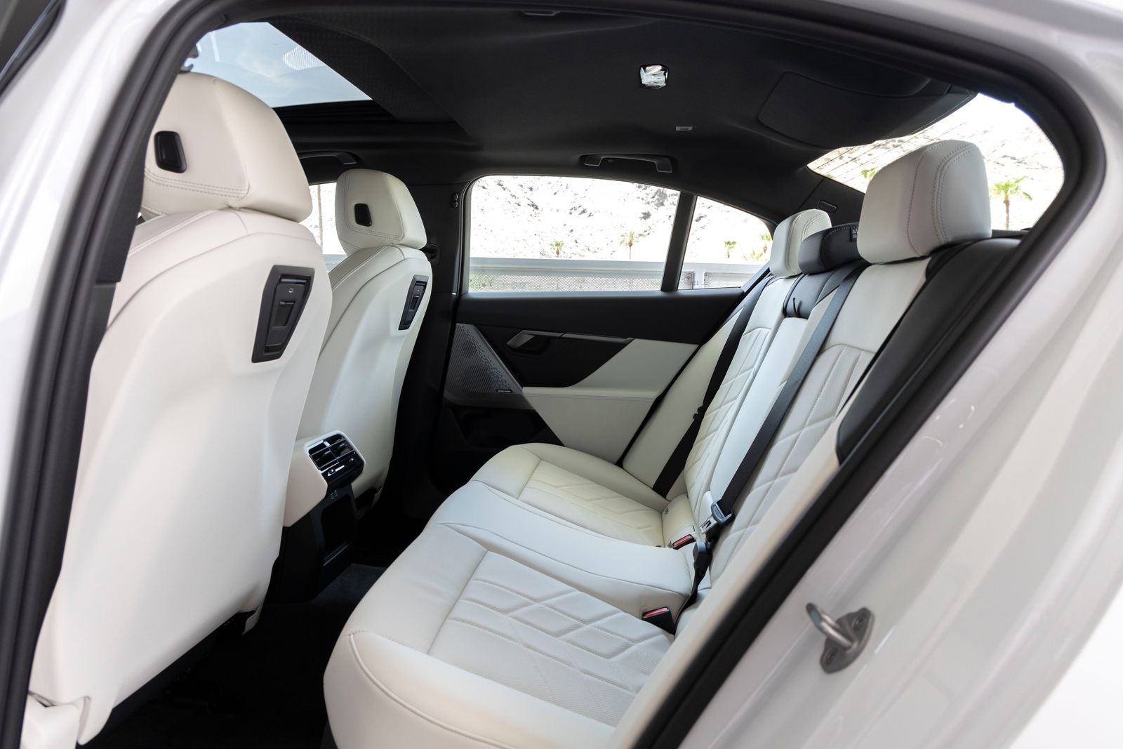 2027 BMW 530i 530i