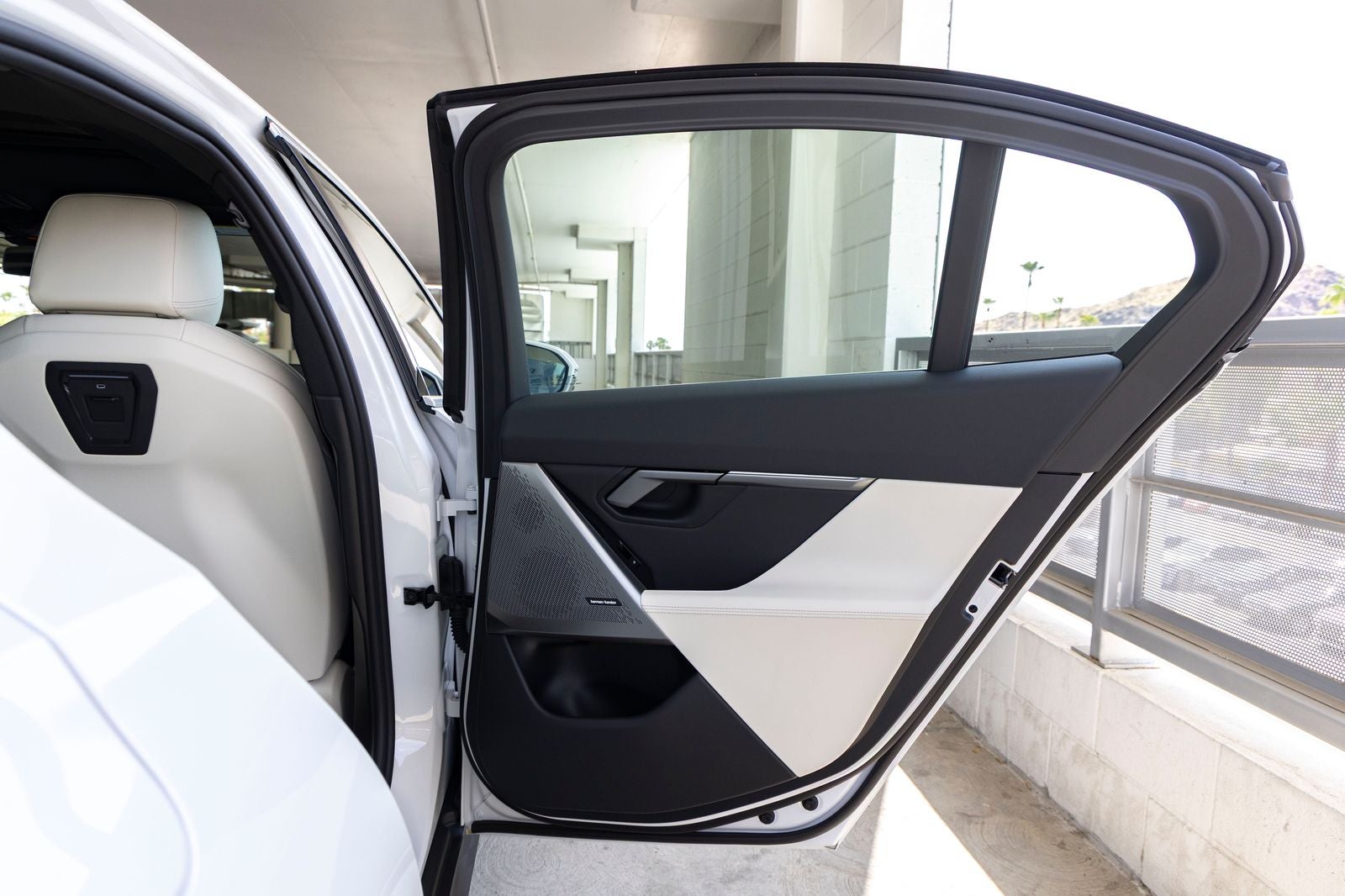 2027 BMW 530i 530i