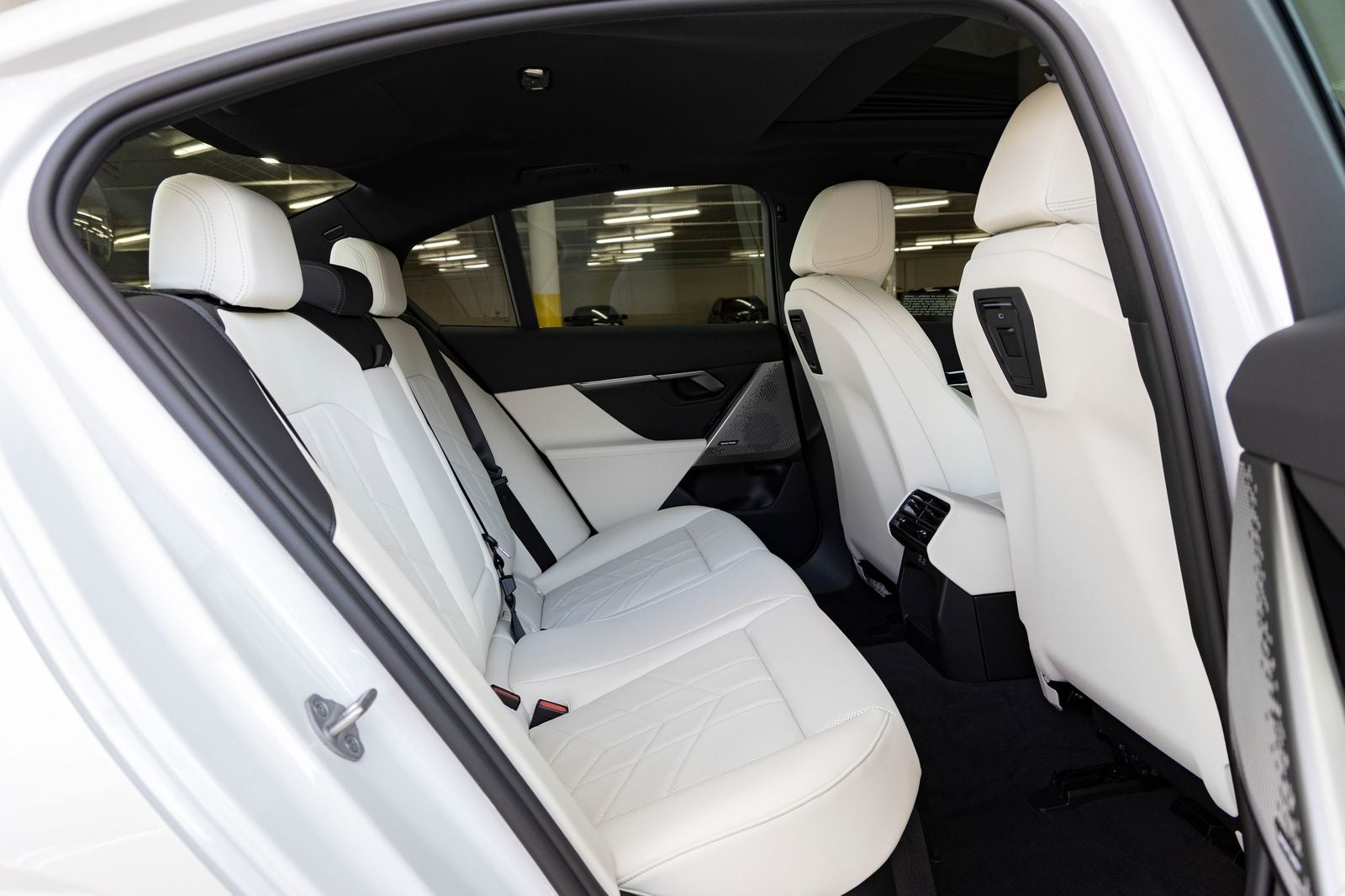 2027 BMW 530i 530i