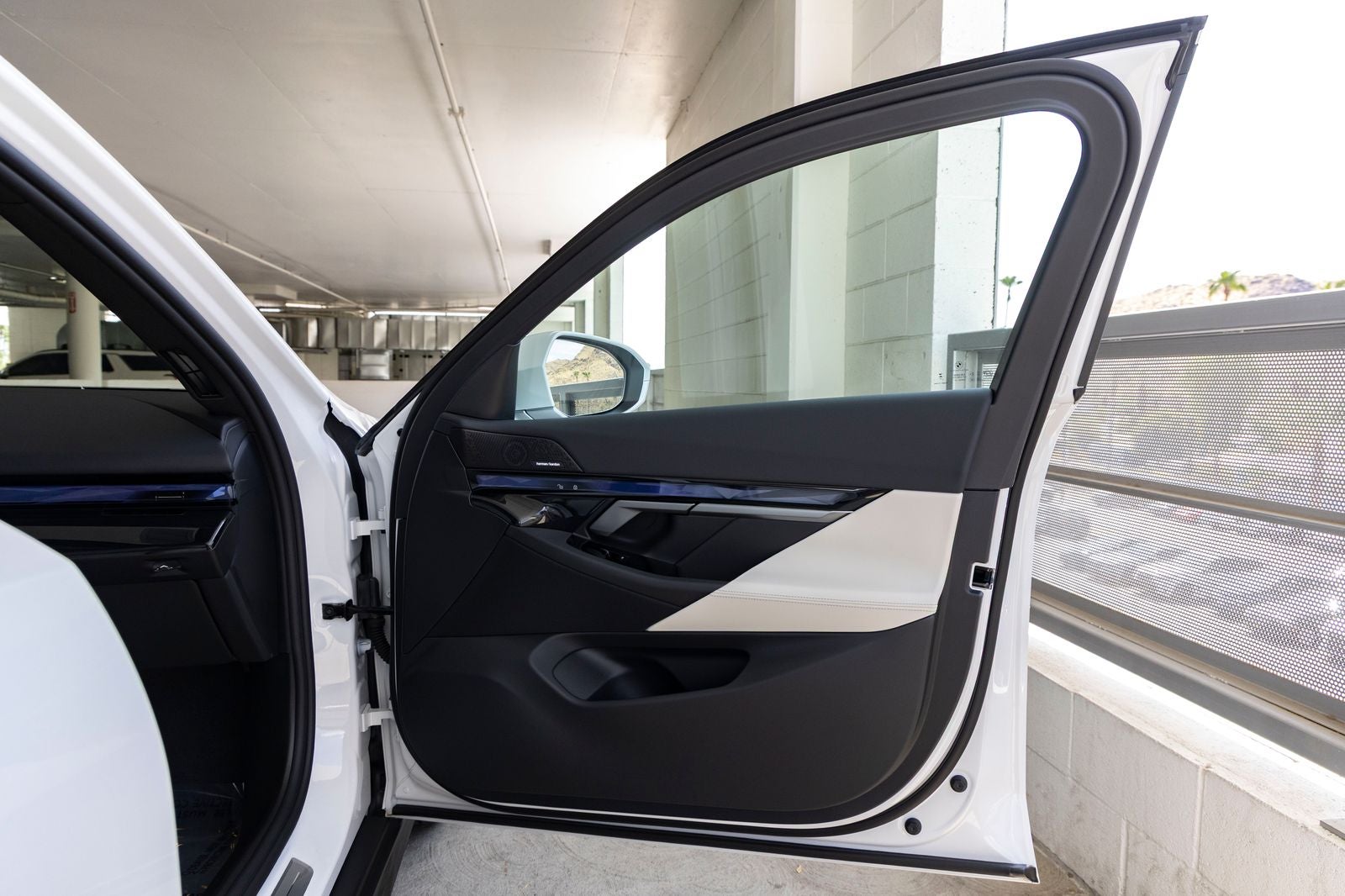 2027 BMW 530i 530i