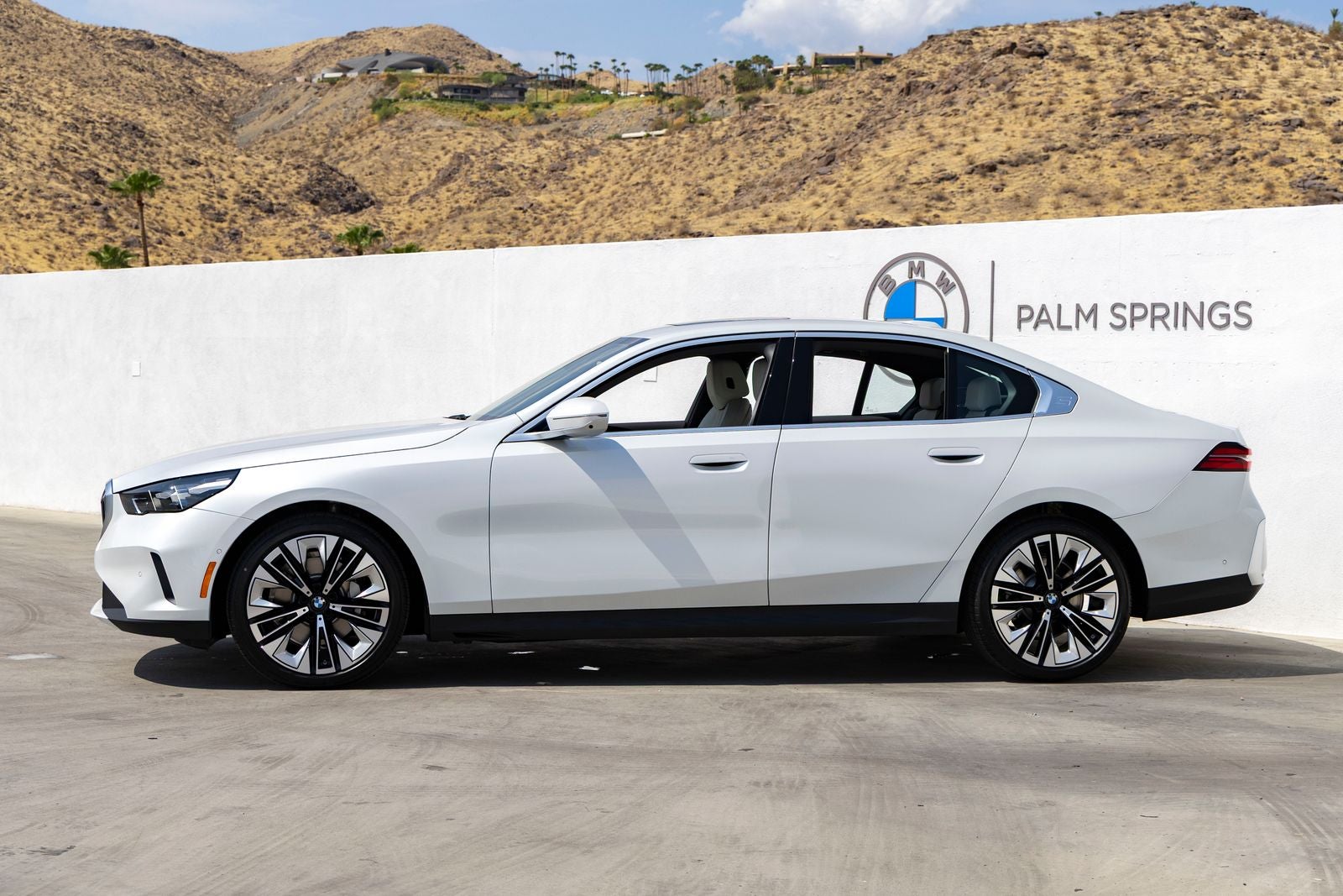 2027 BMW 530i 530i