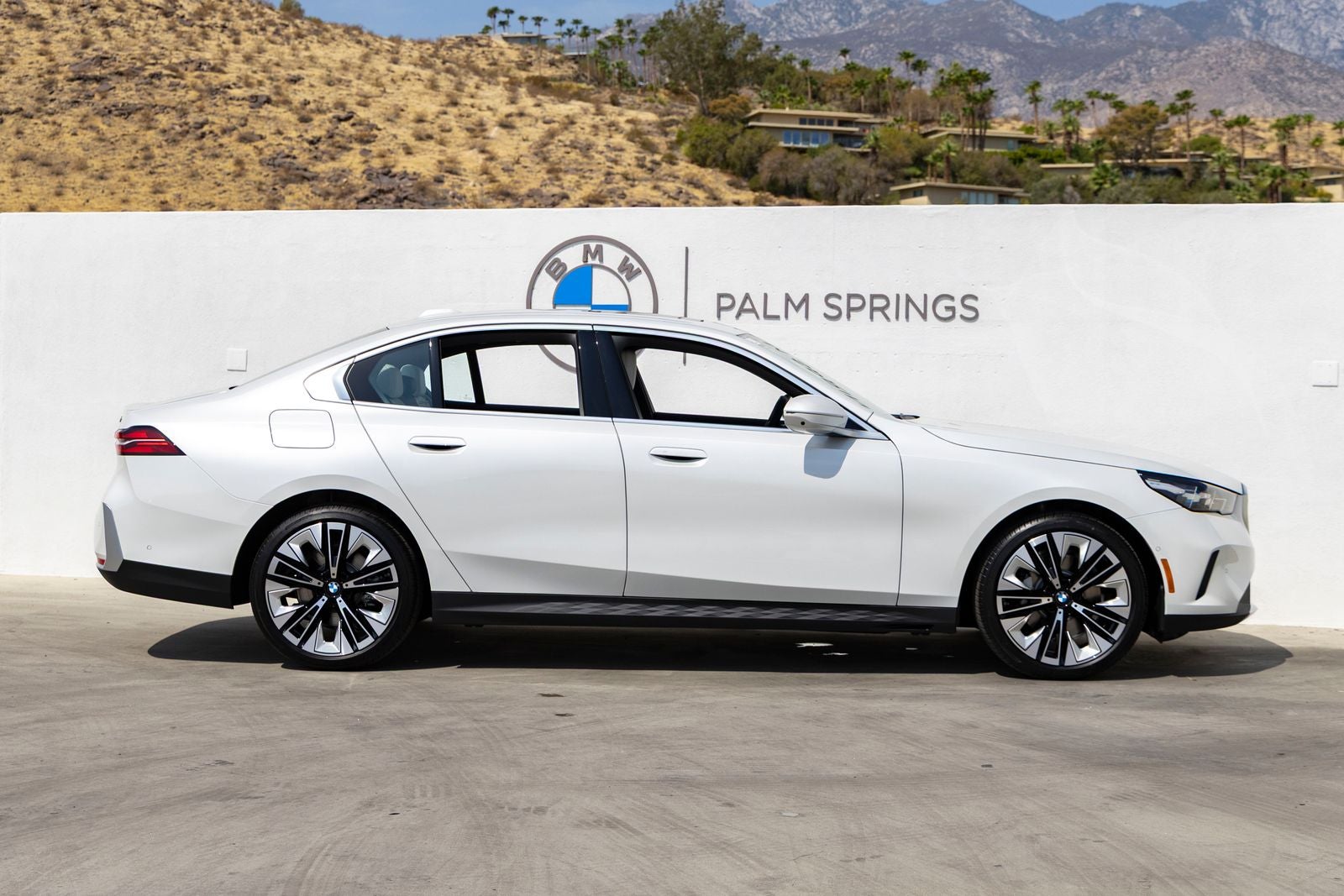 2027 BMW 530i 530i