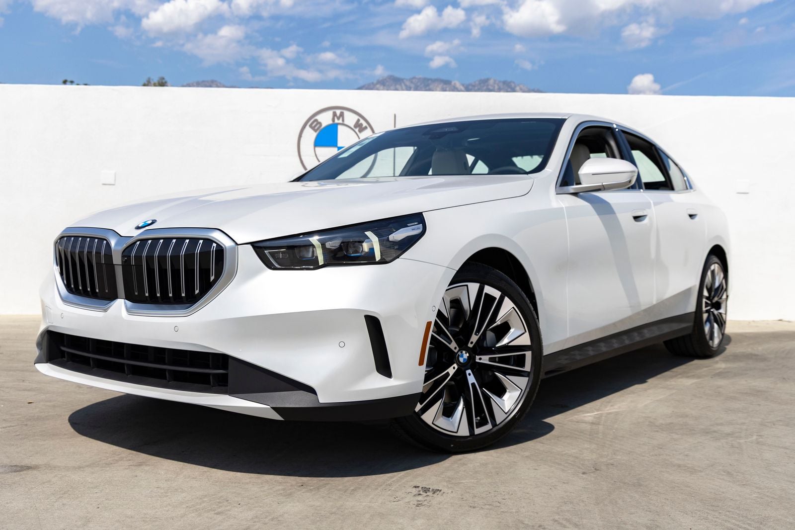 2027 BMW 530i 530i