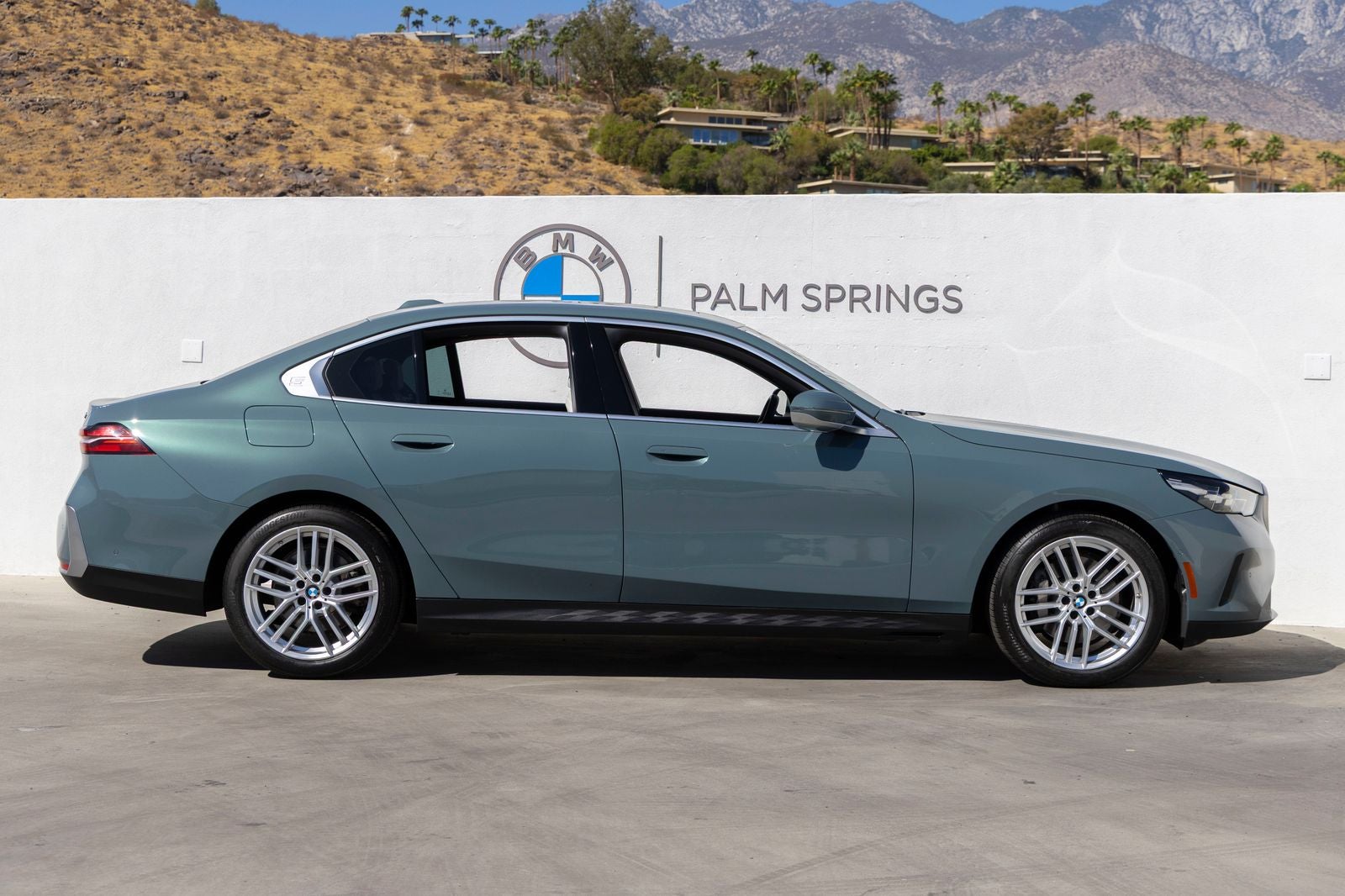2024 BMW 530i 530i