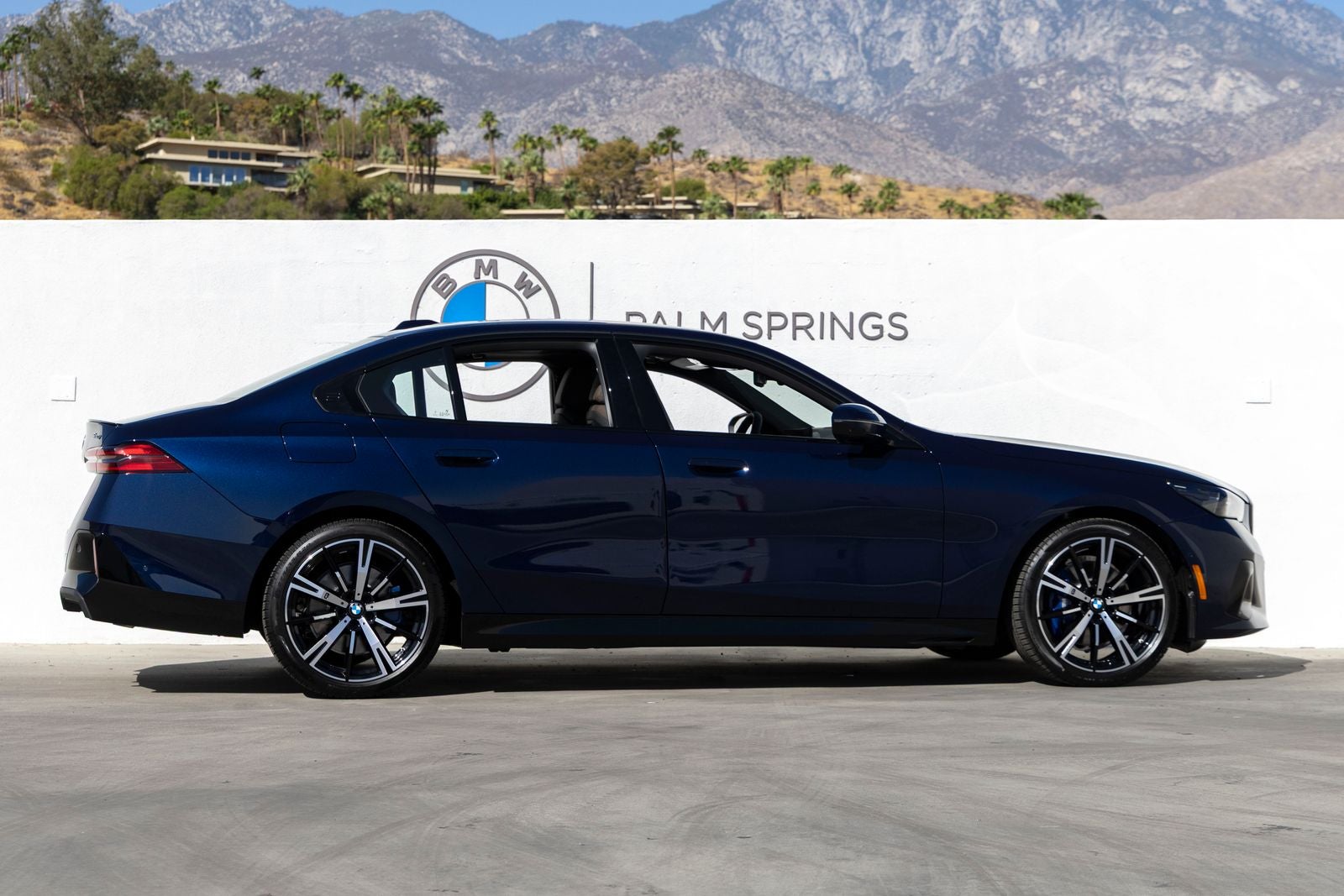 2027 BMW 530i 530i