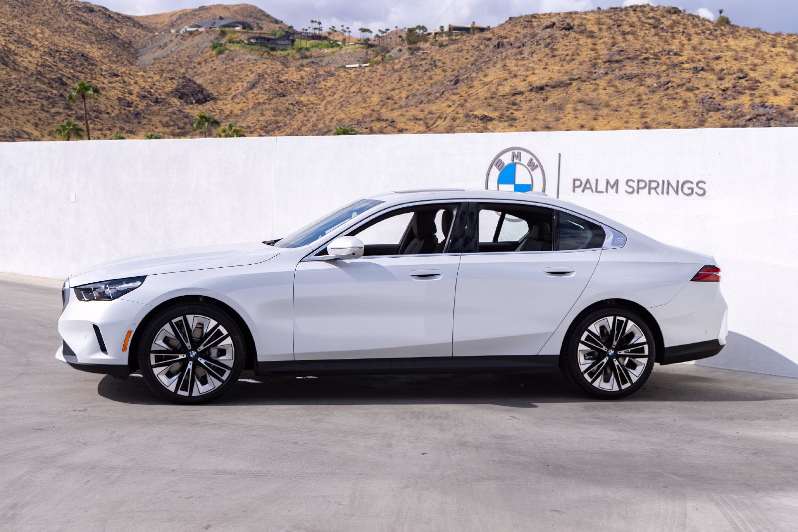 2027 BMW 530i 530i