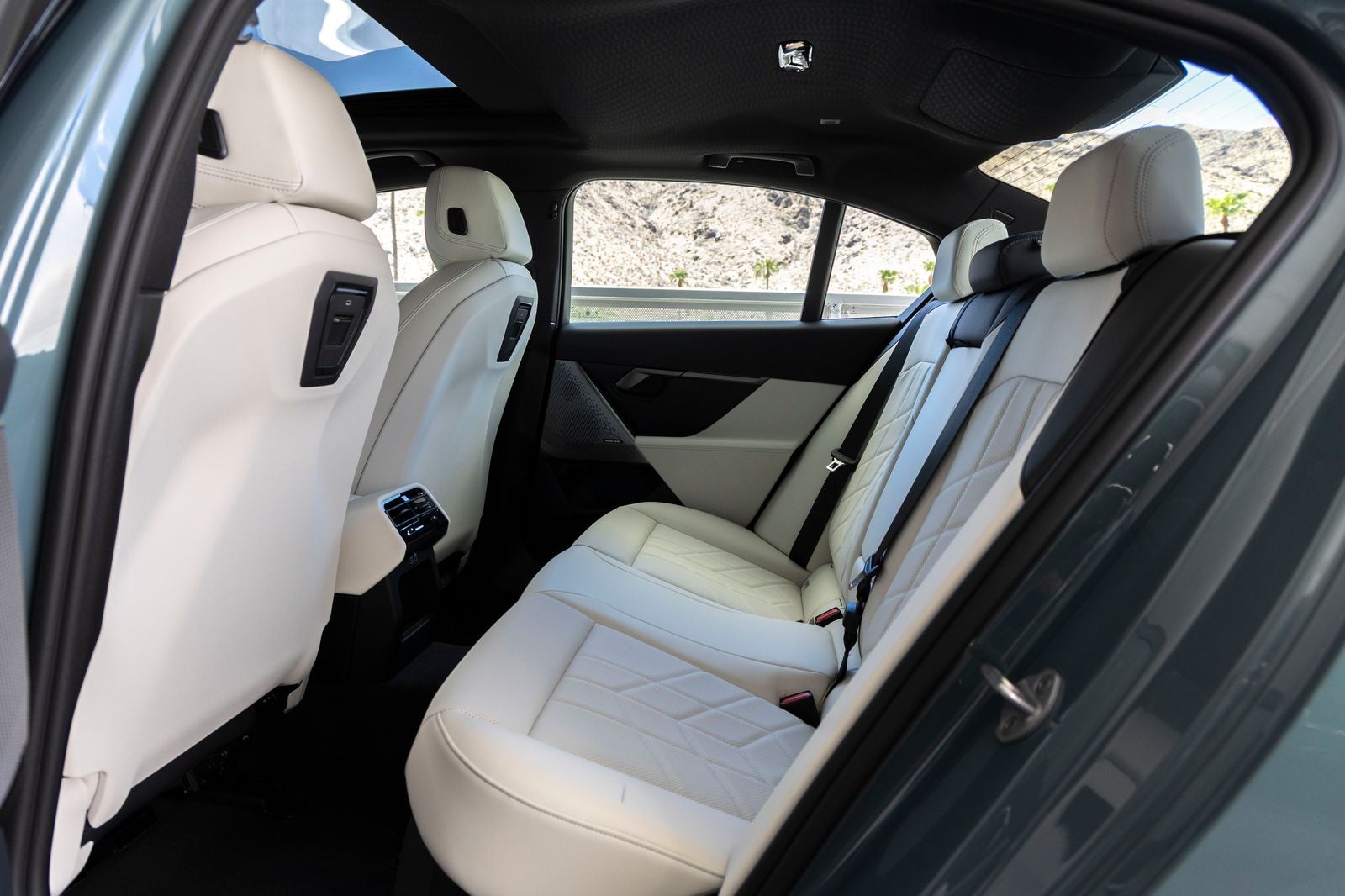 2027 BMW 530i 530i