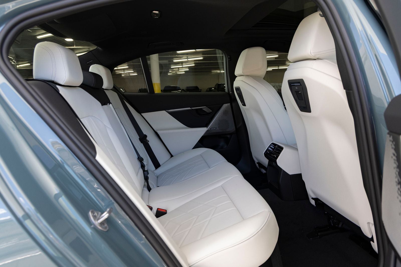 2027 BMW 530i 530i