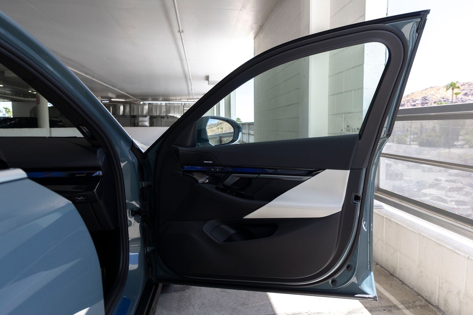 2027 BMW 530i 530i