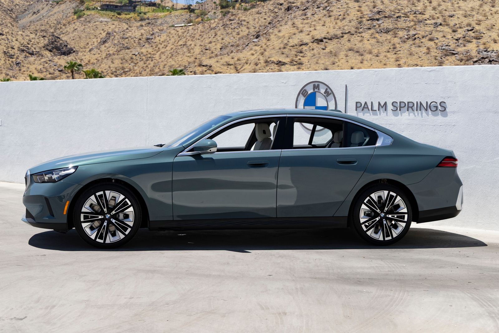 2027 BMW 530i 530i