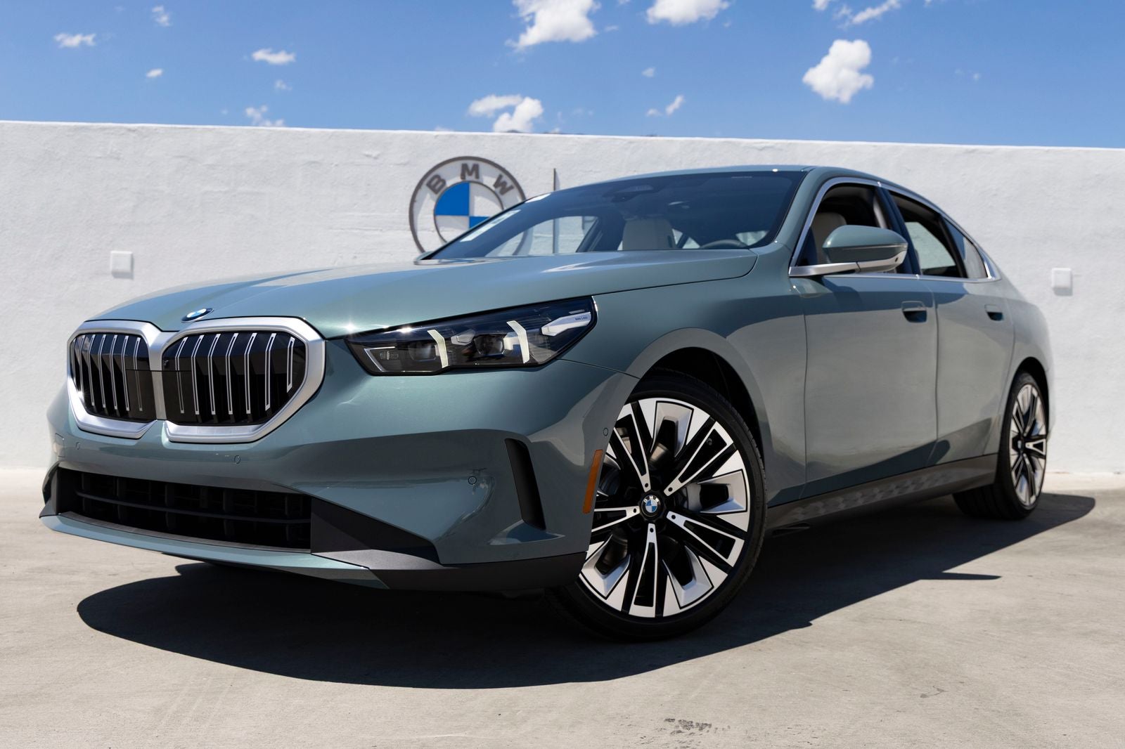 2027 BMW 530i 530i