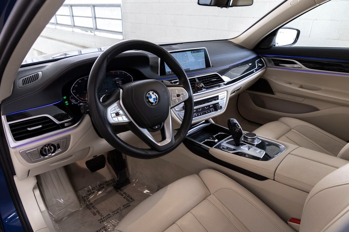 2022 BMW 740i 740i