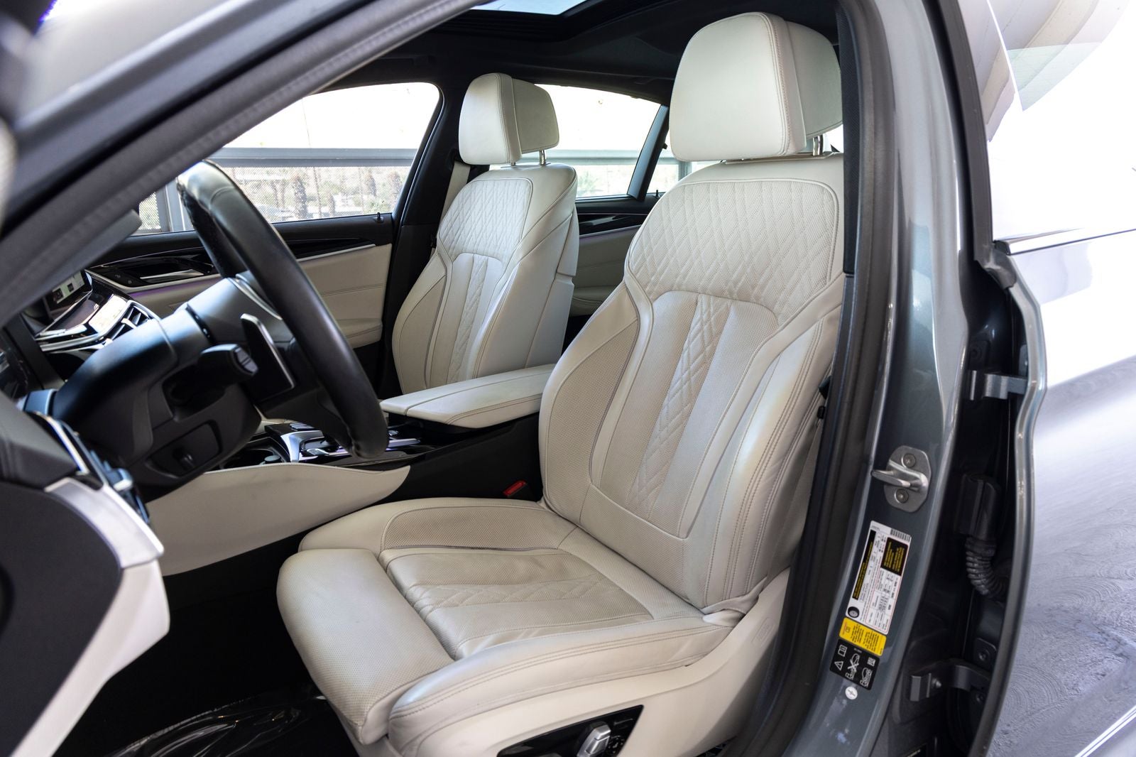 2019 BMW 5 Series M550i - Photo 22