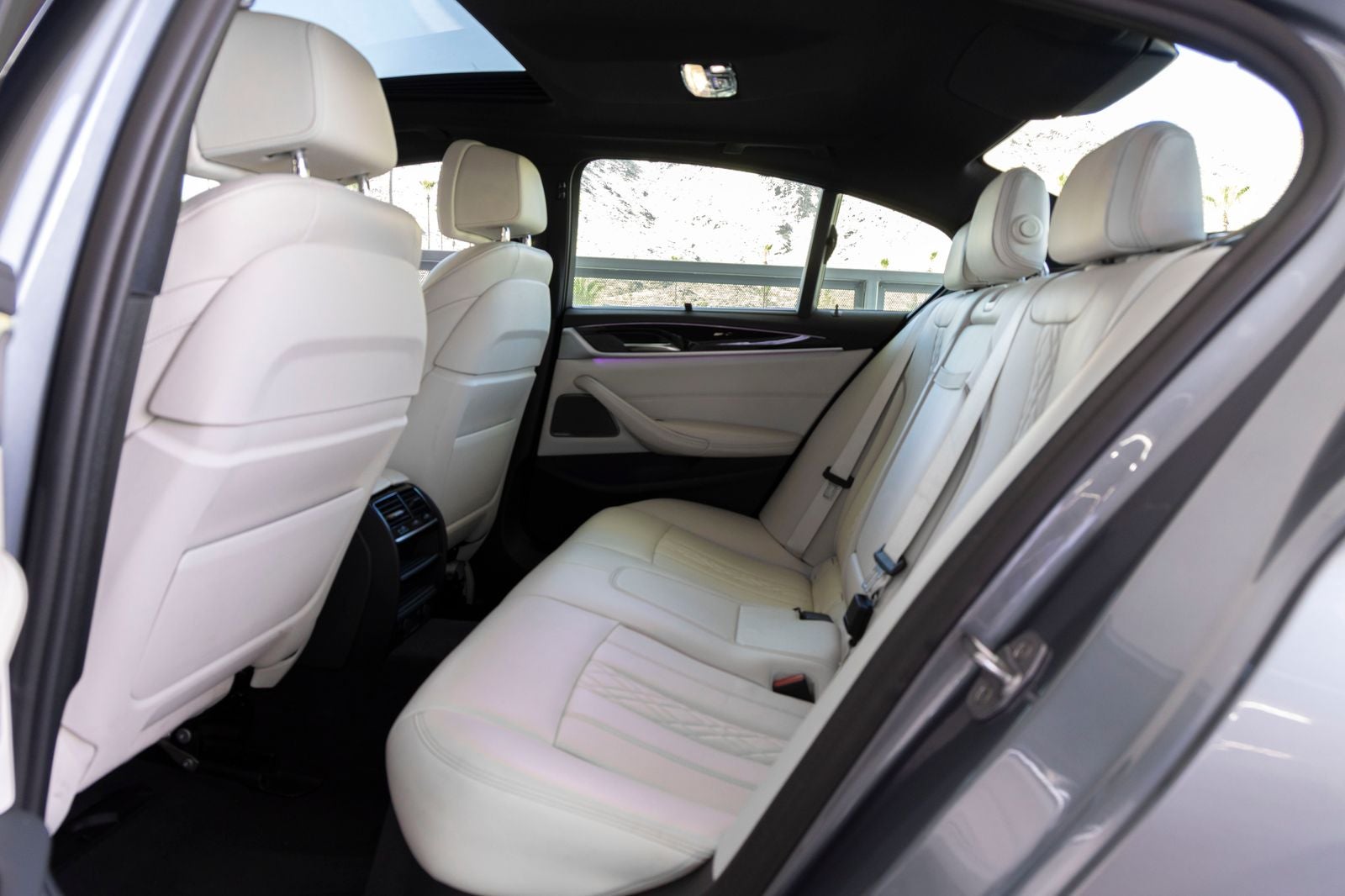 2019 BMW 5 Series M550i - Photo 24