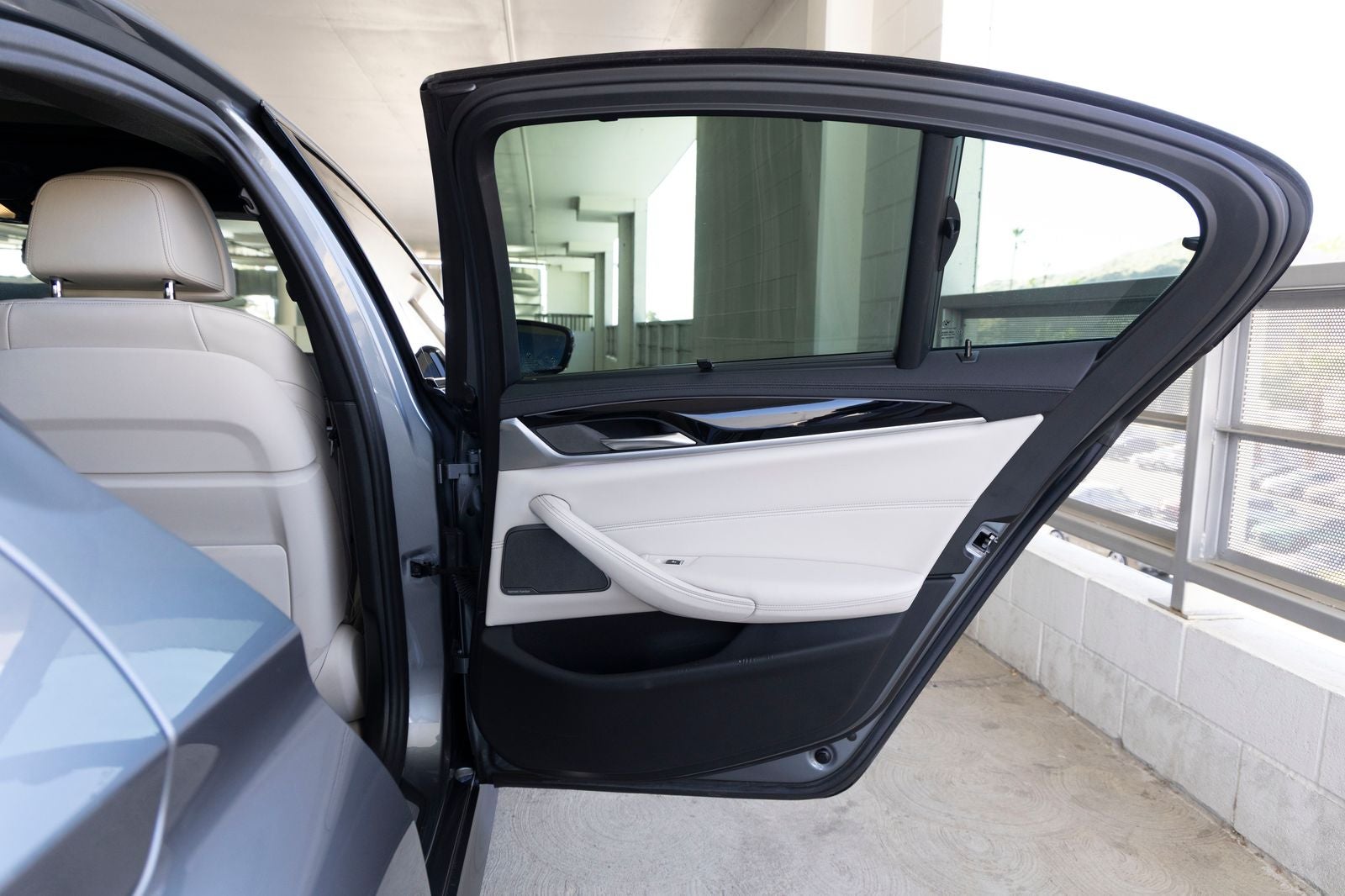2019 BMW 5 Series M550i - Photo 27