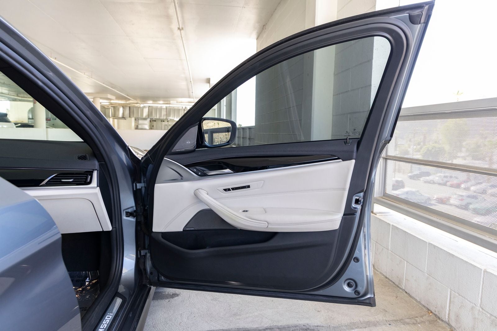 2019 BMW 5 Series M550i - Photo 30