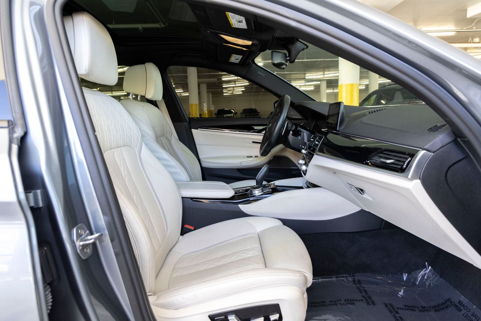2019 BMW 5 Series M550i - Photo 31